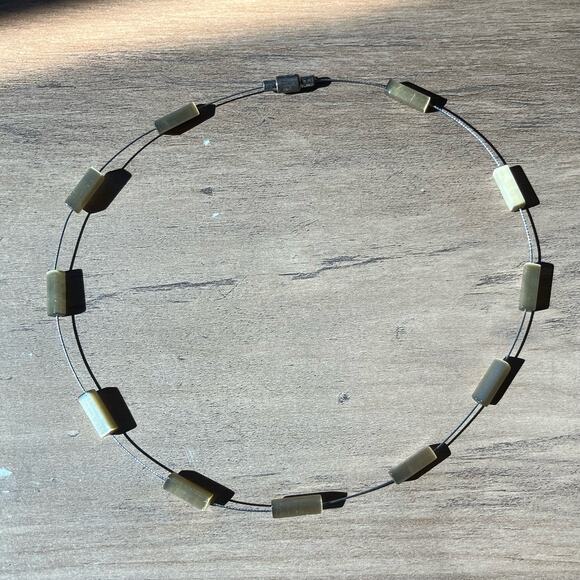 Champagne rectangular beaded necklace with magnetic clasp, minimalist boho chic - Picture 1 of 5